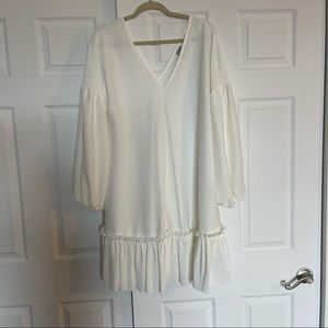 White balloon sleeve dress